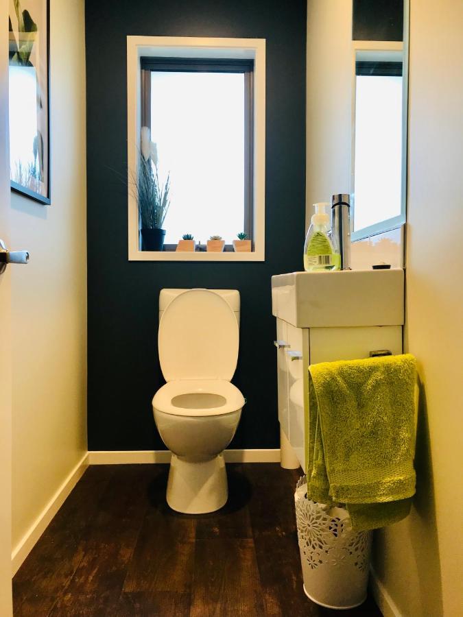 A Little Bit Beachy Modern Guest Room And Private Toilet Christchurch Eksteriør bilde
