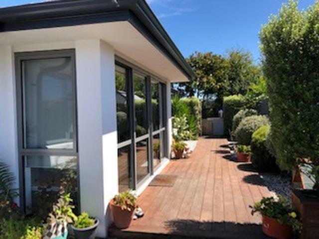 A Little Bit Beachy Modern Guest Room And Private Toilet Christchurch Eksteriør bilde